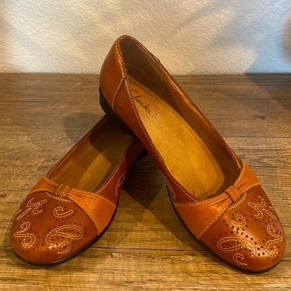 Clarks flats size 7.5 - Picture 2 of 4